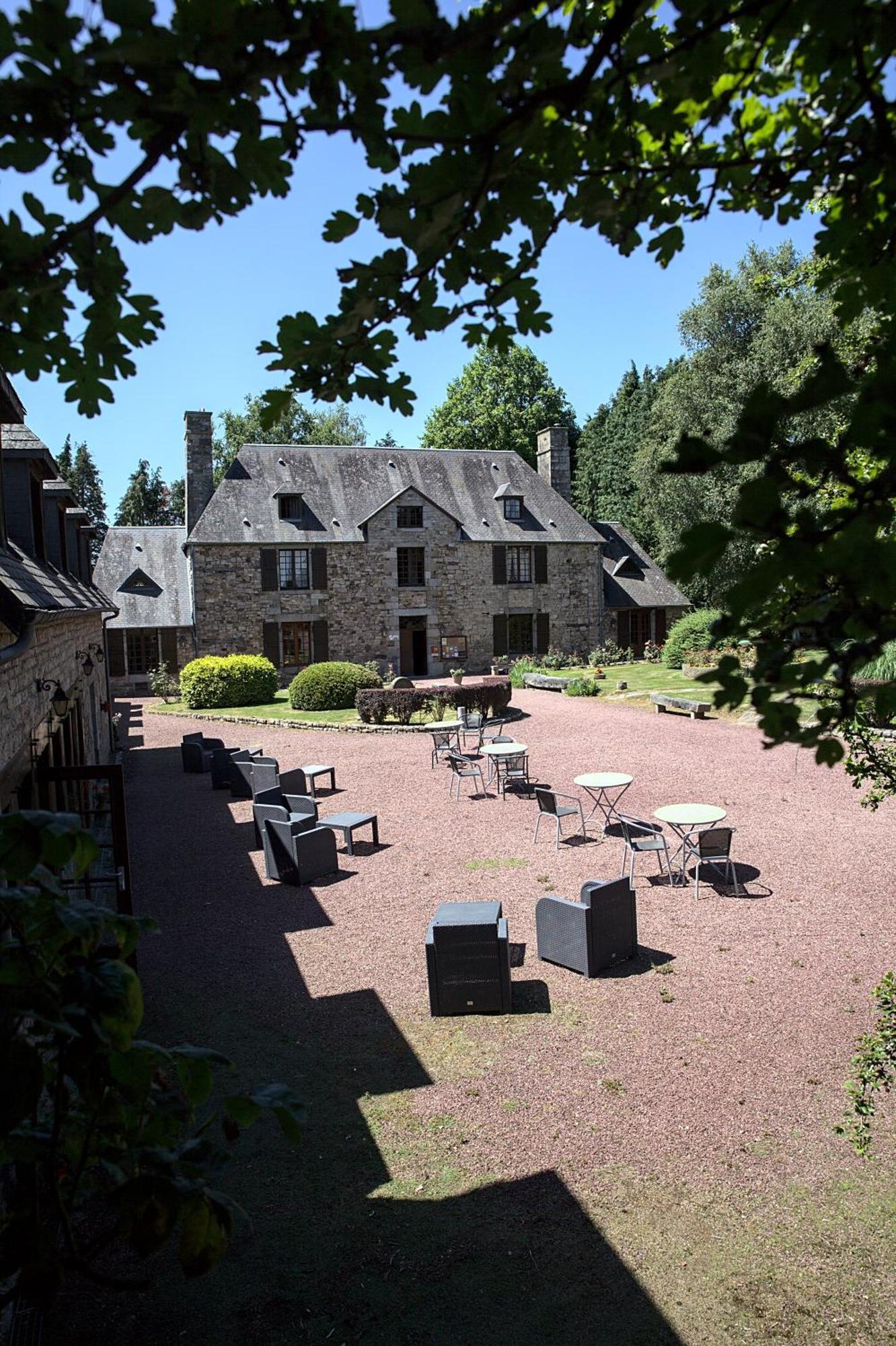 Logis Hotel Restaurant Manoir De L'Acherie Sainte-Cécile Exterior foto